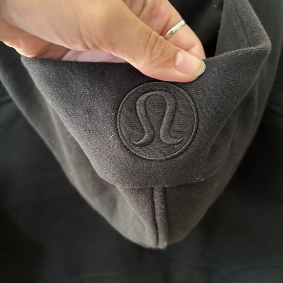 Lululemon Scuba Oversized 1/2 Zip Hoodie
Black XS / small $118 msrp sweatshirt - Picture 5 of 9